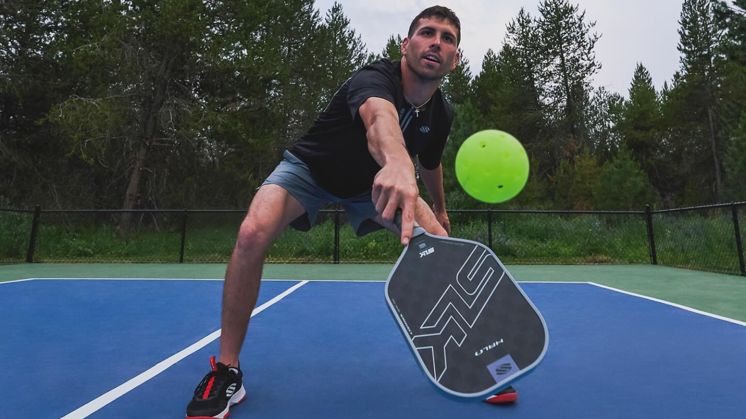 Vợt Pickleball đắt tiền có phù hợp với ngưới chơi mới ?